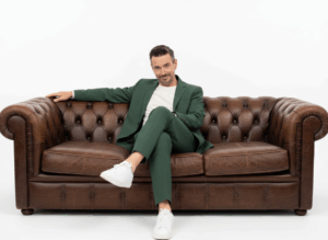 J'aide les entreprises à développer leurs stratégies digitales..