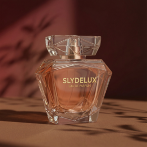 Un flacon de parfum de luxe de la marque Slydelux - Eau de parfum