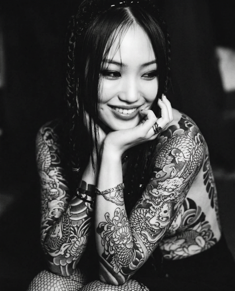 Tattooed & smilling 25 yo Asian woman